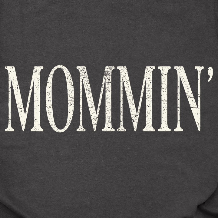 Mommin' Tee